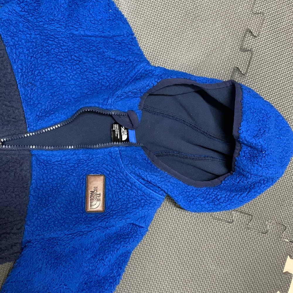 Boy 4T North Face jacket